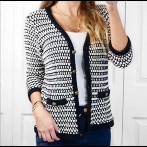 CAbi Sweaters - Cabi Coco sweater M